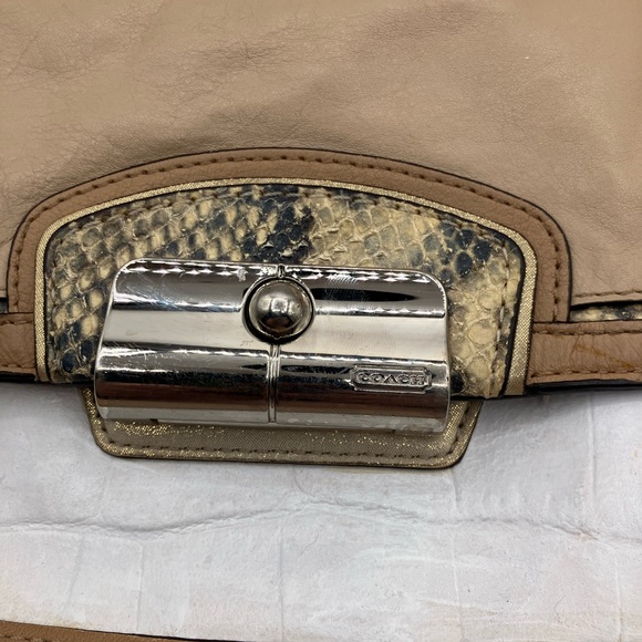 Coach Soho Beige and White Leather Shoulder Bag Charm kristin spectator Hobo - Picture 8 of 12